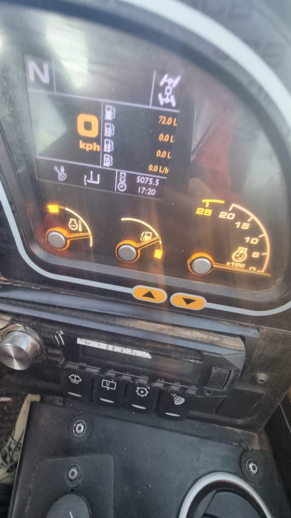 JCB 525-60 Hi-Viz - Image 17