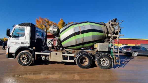 Volvo FM12 - Image 20