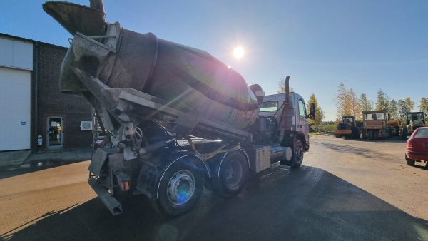 Volvo FM12 - Image 14