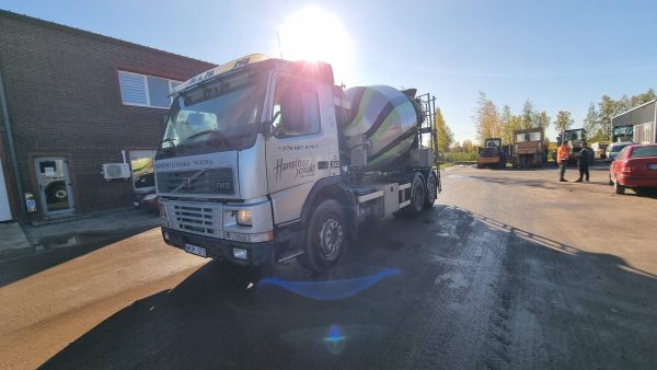 Volvo FM12 - Image 9