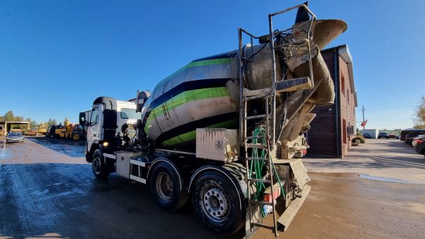 Volvo FM12 - Image 8