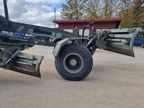 Champion 736A 6x6 MILITARY - Image 7