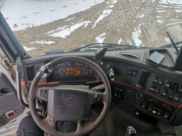 Volvo FH-12 - Image 10