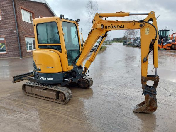 HYUNDAI R25Z – 9AK - Image 7