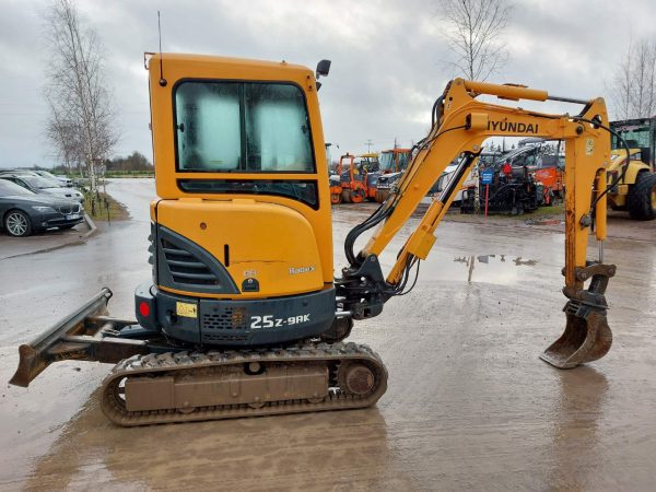 HYUNDAI R25Z – 9AK - Image 4