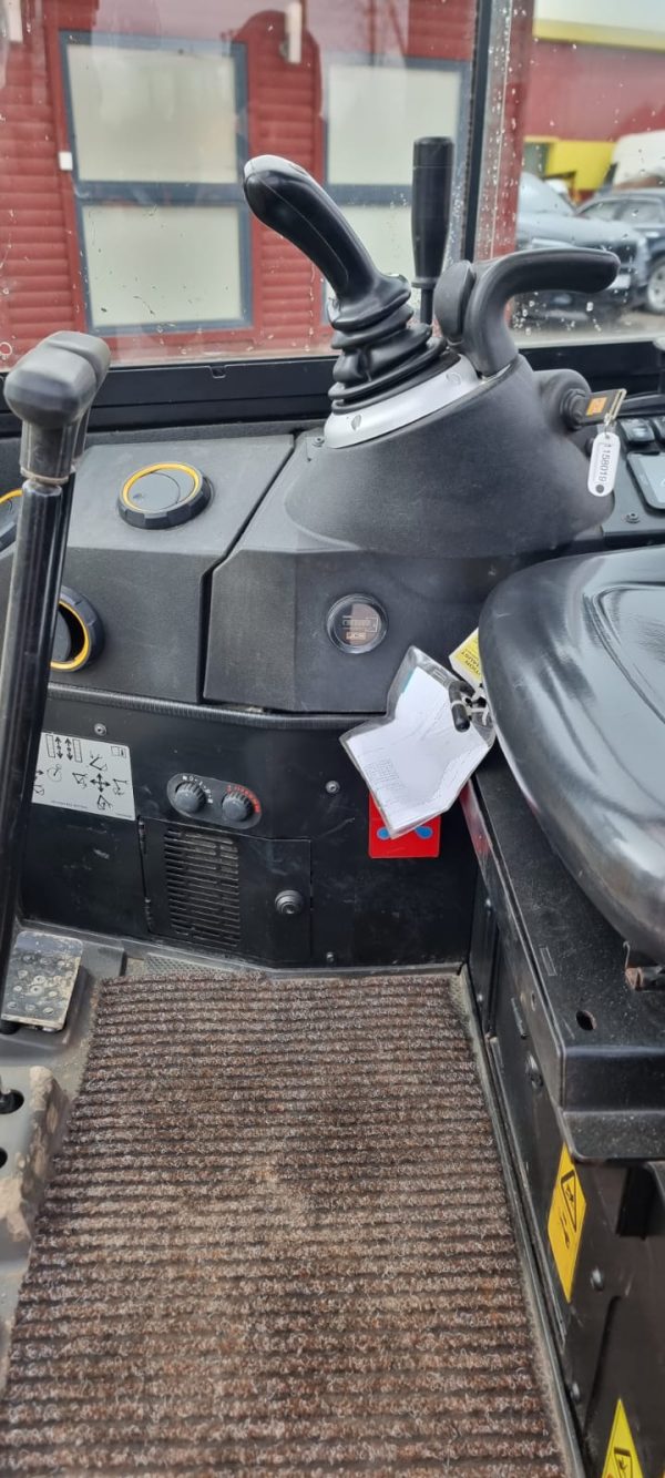 JCB 15C-1 - Image 16