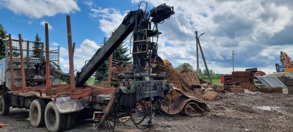 Knuckle Boom crane with legs