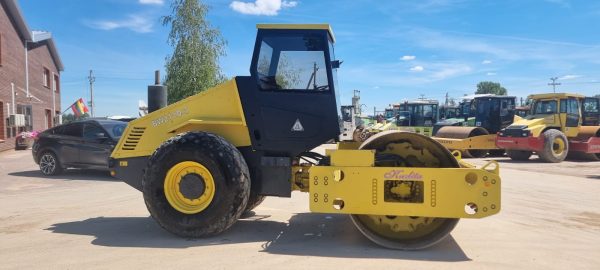 Bomag BW211D-3 - Image 6