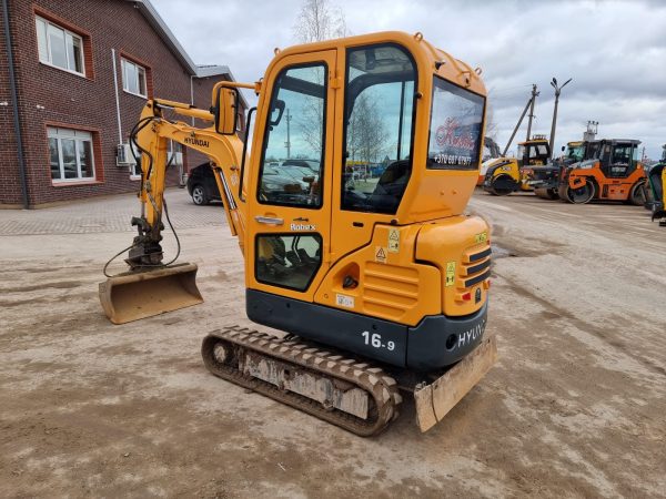 HYUNDAI R16-9