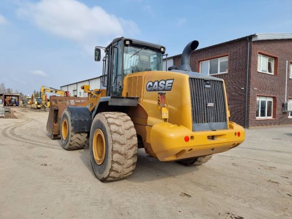 CASE 821 FXR