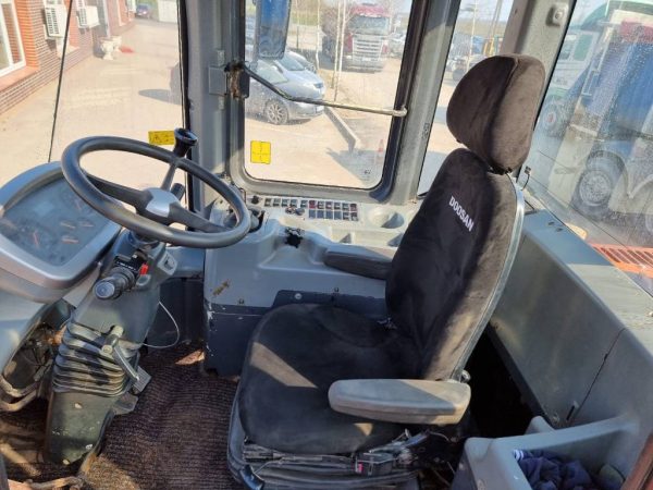 Doosan DL 200 - Image 12