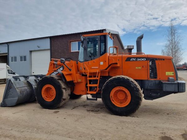Doosan DL 300 - Image 6