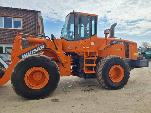 Doosan DL 300 - Image 3