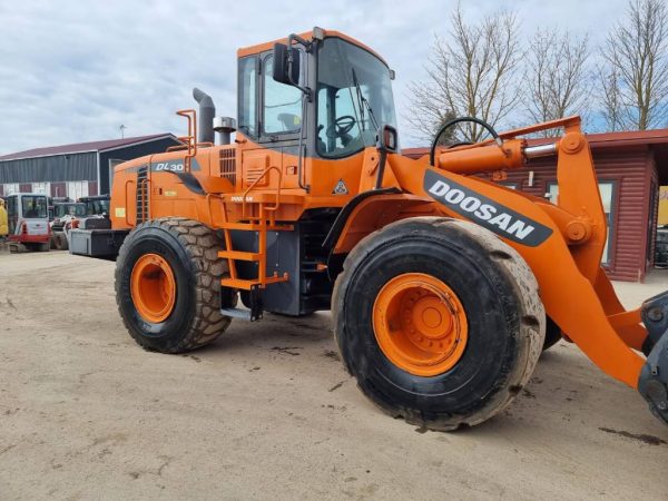 Doosan DL 300 - Image 11