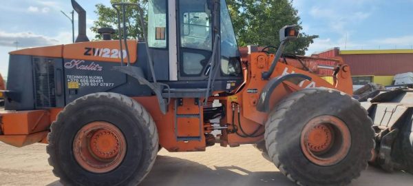 Hitachi ZW 220 - Image 7