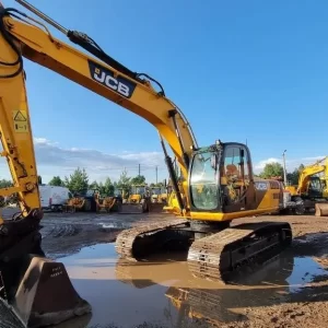 JCB JS 220 LC