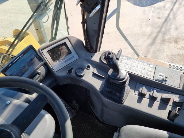 Liebherr L 564 - Image 13