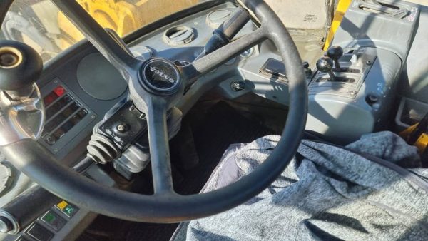 Volvo 180 D - Image 14