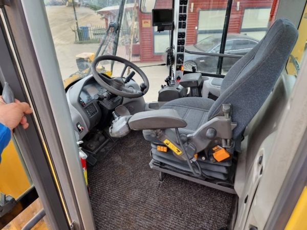 Volvo L 180 F - Image 16