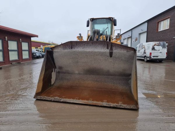 Volvo L180 E - Image 11